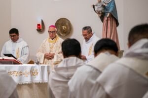 Mons. Alejandro Castaño durante una celebración del Sínodo Misionero Agustino Recoleto en Río de Janeiro