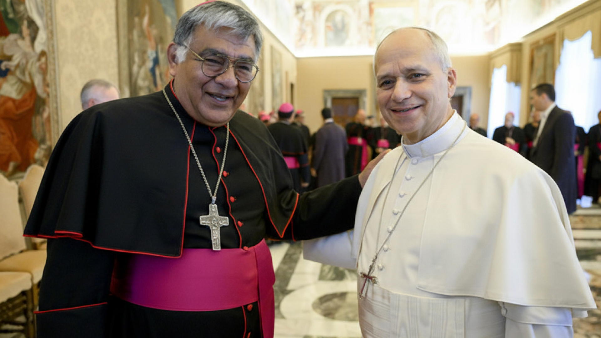 Mons Victor Villegas y Papa León