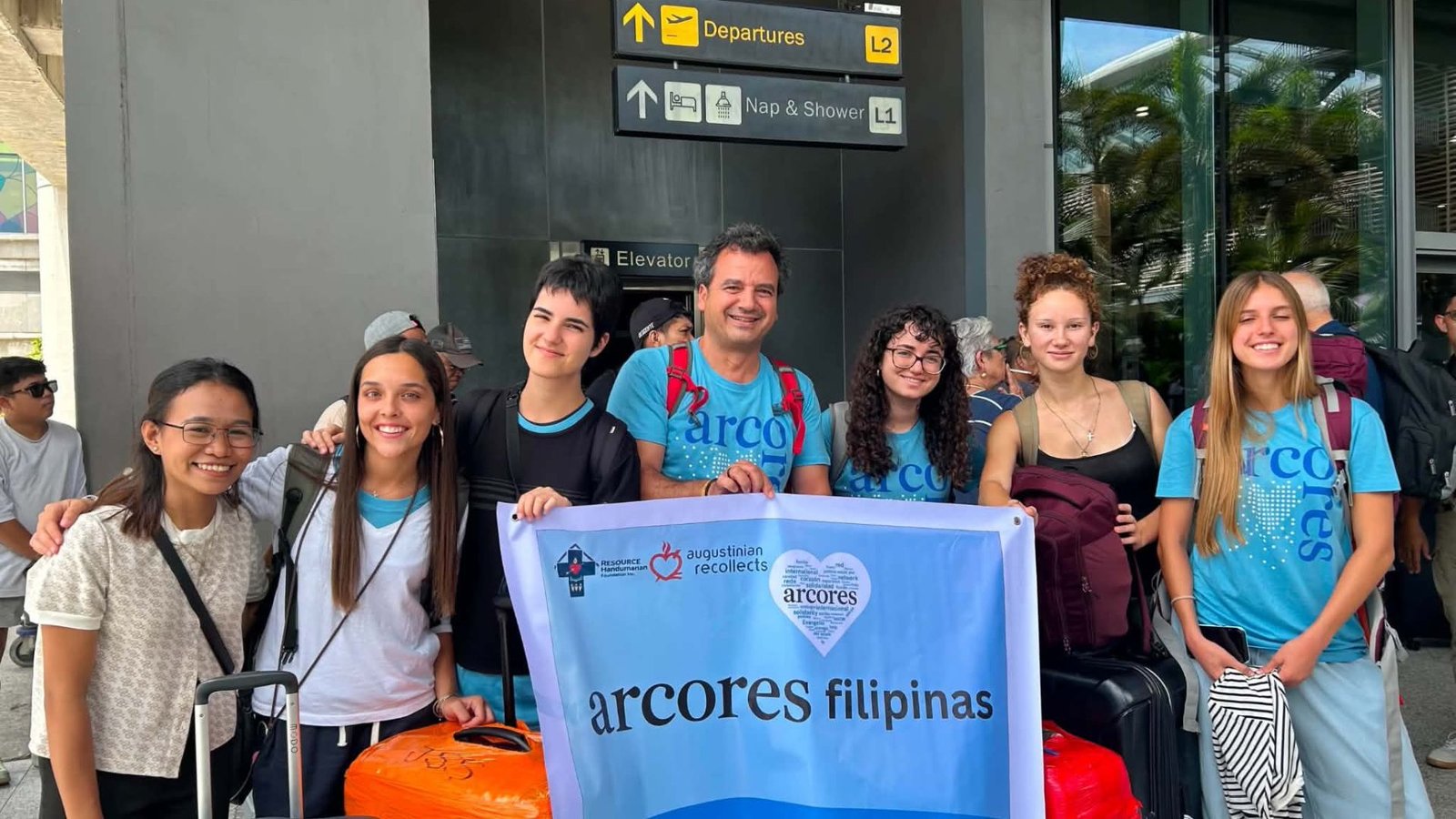 Voluntarios Arcores en Filipinas