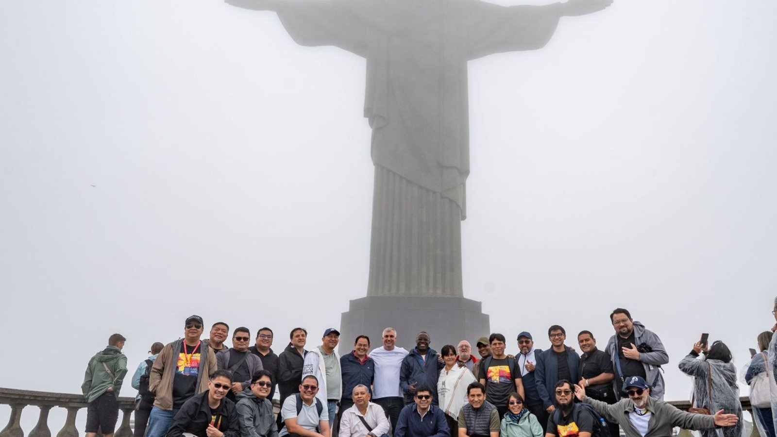 Sinodales en el Cristo