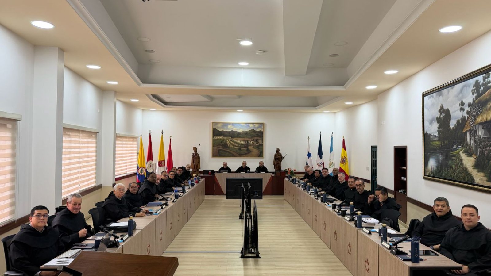 Religiosos reunidos en una sesión del 82.º Capítulo Provincial de la Provincia de la Candelaria.