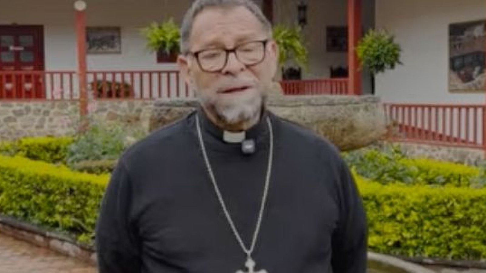 Mons Anibal Saldaña