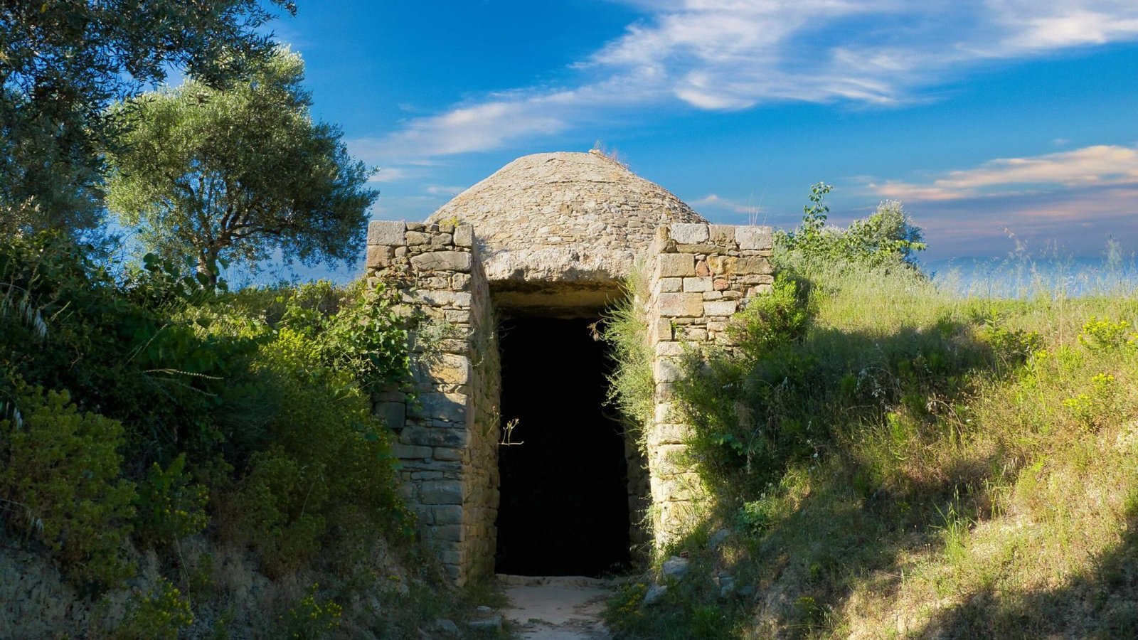 well-preserved Mycenaean vaulted tomb within walking distance from the Palace of King Nestor. Pylos, Greece