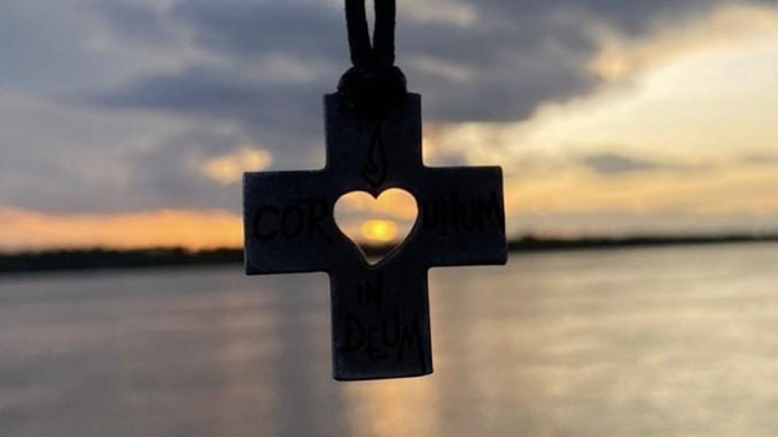 cruz_corazon_agustiniano